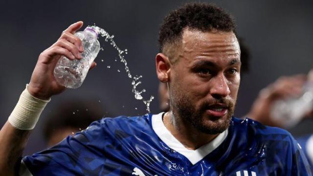 内马尔回归赛场，惊险取胜首场状态亮眼，利物浦观众沸腾！的简单介绍